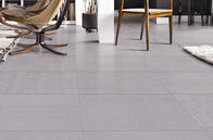 Inkjet Dry Glaze Carpet Ceramic Tile, Ubin Lantai Kamar Tidur Ukuran 600 * 600mm Warna Abu-abu Muda